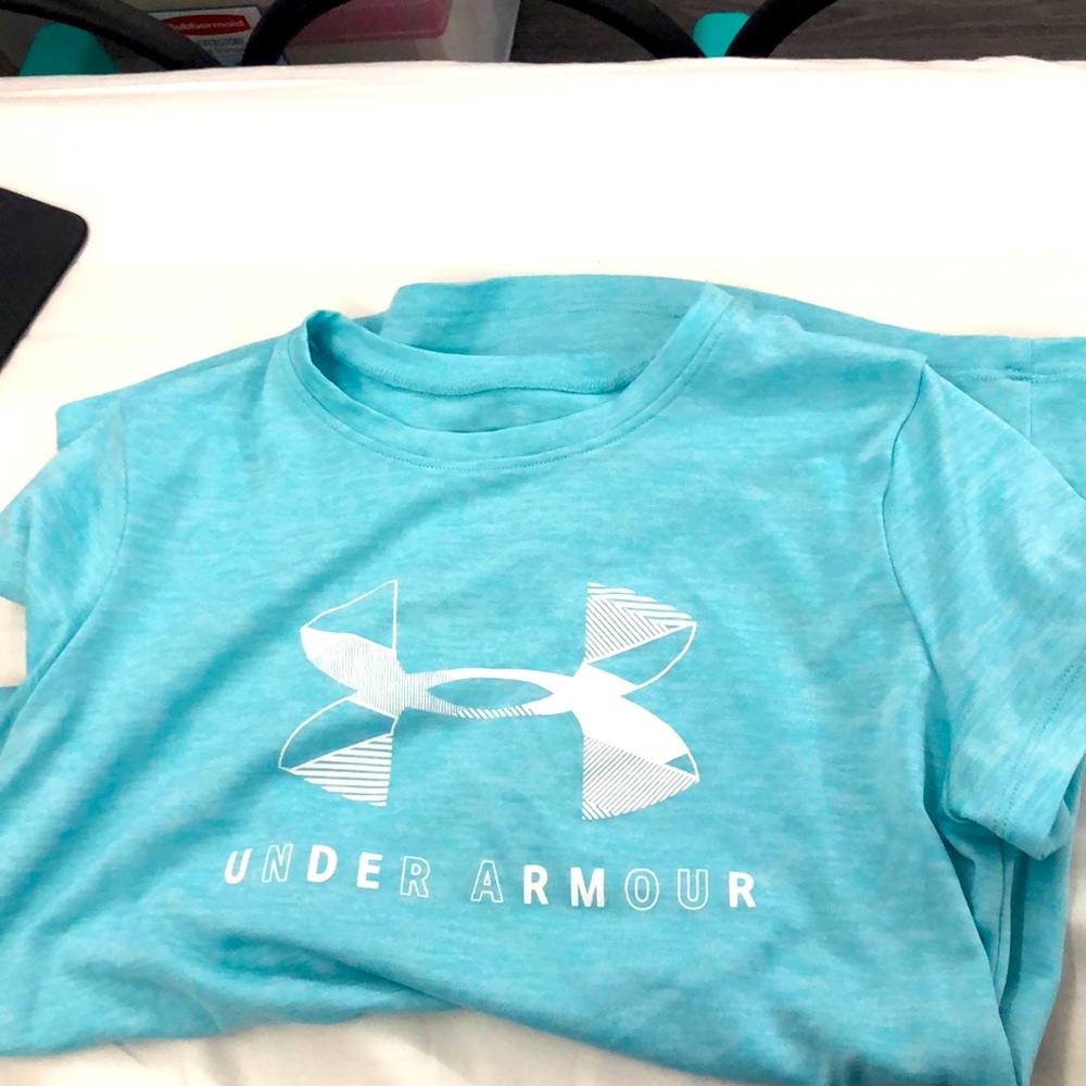 blue under armpit athletic top